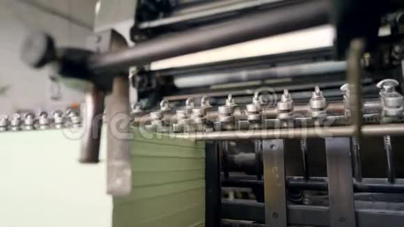 复古风格印刷旧印刷机胶印工艺4K视频的预览图