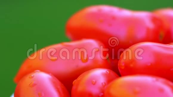 收获西红柿旋转桌子上有很多西红柿4K视频的预览图