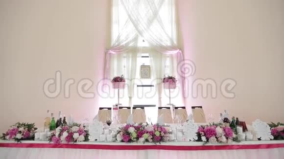 装饰婚宴一个婚礼大厅的内部装饰准备好接受任务为仪式和视频的预览图