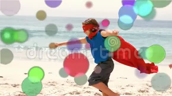 在海滩上与儿童一起移动彩色光点视频的预览图