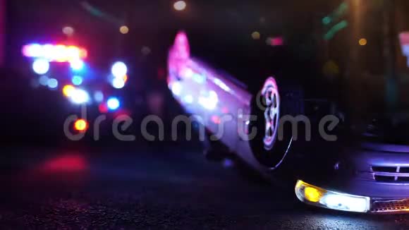 警察巡逻车在现场紧急光学镜头散焦视频的预览图