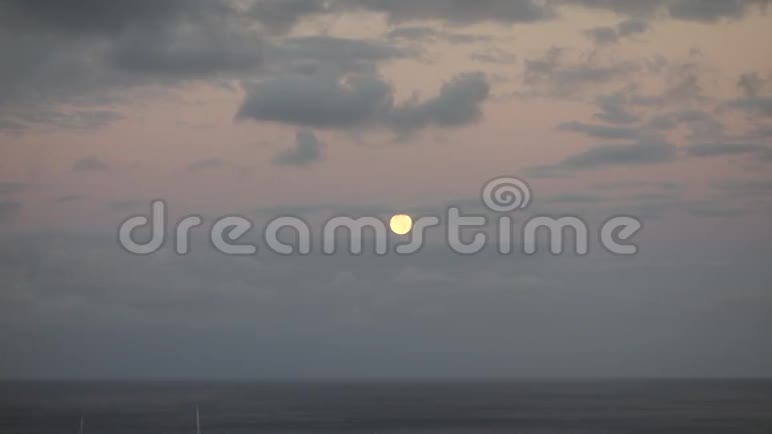 加勒比海的月亮视频的预览图