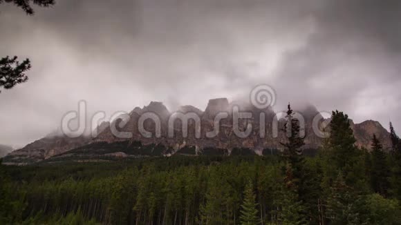 卡塞尔山在阴天视频的预览图