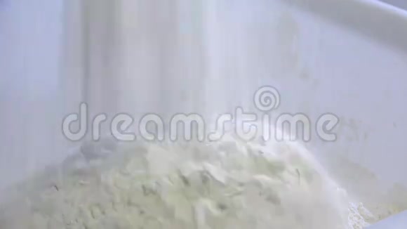麦粉的计量称量视频的预览图
