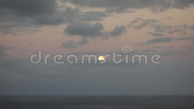 加勒比海的月亮视频的预览图