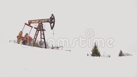 油泵剪影视频的预览图