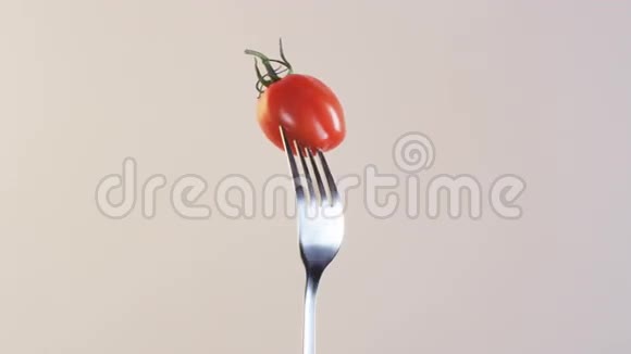 叉与番茄杏仁背景视频的预览图