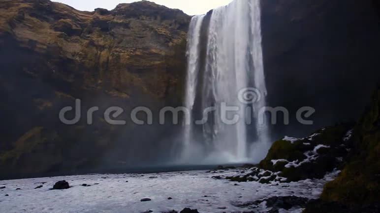 冰岛的斯科加沃斯瀑布视频的预览图