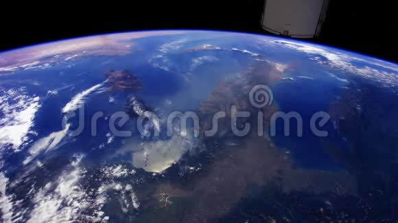 从太空看到的地球陆地卫星s翼和海洋视频的预览图
