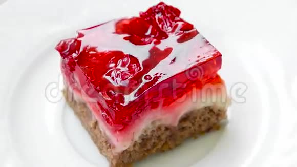 甜点树莓果冻蛋糕视频的预览图