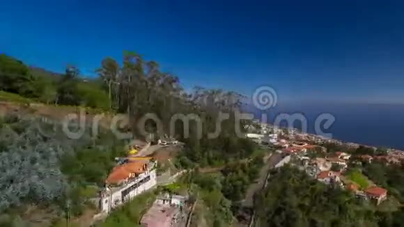 从山上俯瞰屋顶视频的预览图