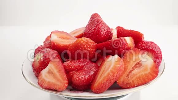 新鲜成熟多汁的草莓旋转视频的预览图