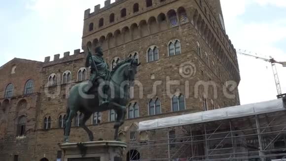 佛罗伦萨西莫广场上的科西莫雕像被称为科西莫托斯卡纳视频的预览图