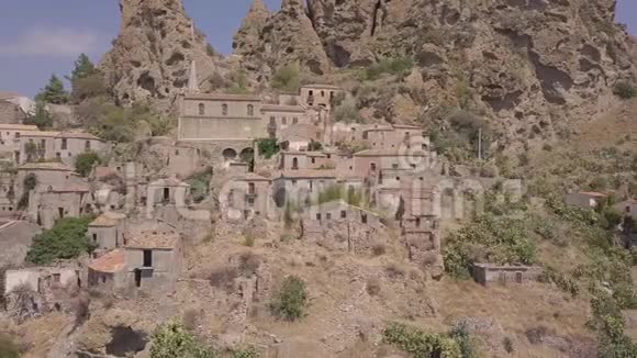 Pentedattillo教堂和废弃废墟希腊殖民地意大利视频的预览图