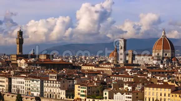 美丽的佛罗伦萨和圣玛丽亚大教堂佛罗伦萨意大利多云的天空时间流逝视频的预览图