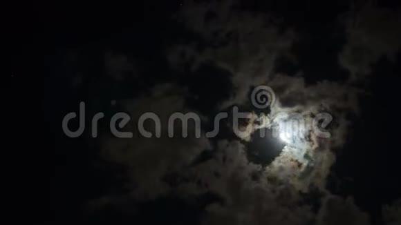 云与月运动视频的预览图