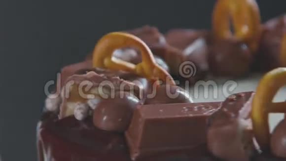 现代糖果产品的特写细节装饰视频的预览图