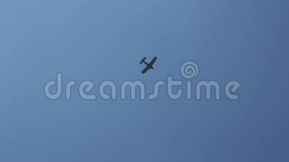 起飞时的双平面安2安东诺夫视频的预览图
