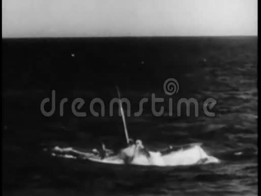 宽射潜艇浮出水面视频的预览图