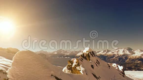 冬季风景雪山空中景色视频的预览图