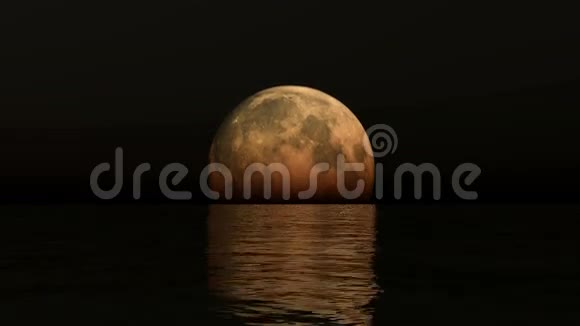 夜晚满月从水中升起科幻场景视频的预览图