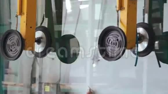 工厂的PVC门窗玻璃视频的预览图