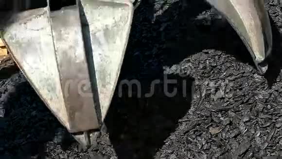 煤作为热能的来源视频的预览图