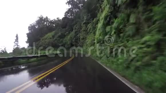 夏威夷毛伊岛的POV汽车驾驶视频的预览图