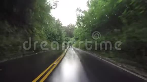 夏威夷毛伊岛的POV汽车驾驶视频的预览图