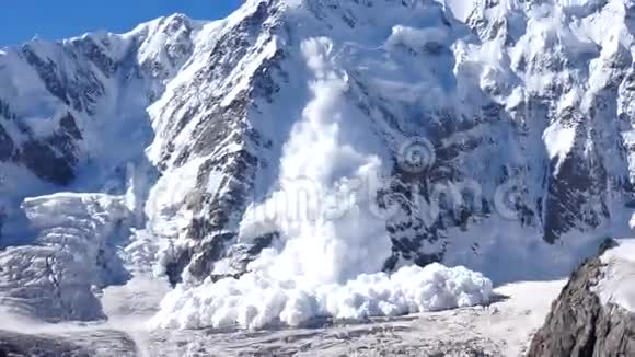 大自然的力量高加索的雪崩视频的预览图