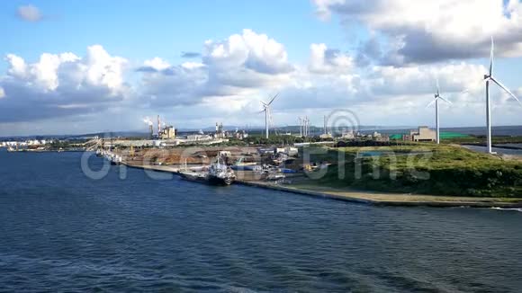 日本秋田县中岛码头风力机或涡轮机的拍摄视频的预览图