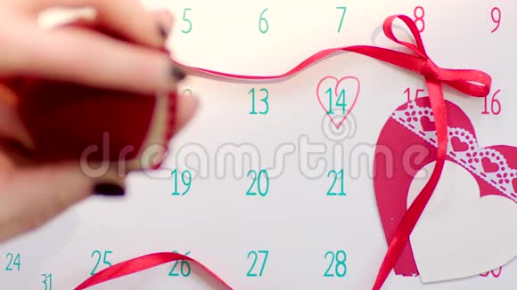 情人节结婚戒指礼盒开启视频的预览图