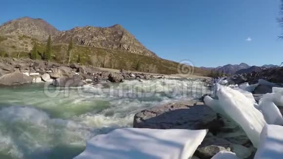 卡顿河上的泉水视频的预览图