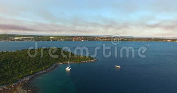 克罗地亚帕斯曼海峡的鸟瞰群岛视频的预览图