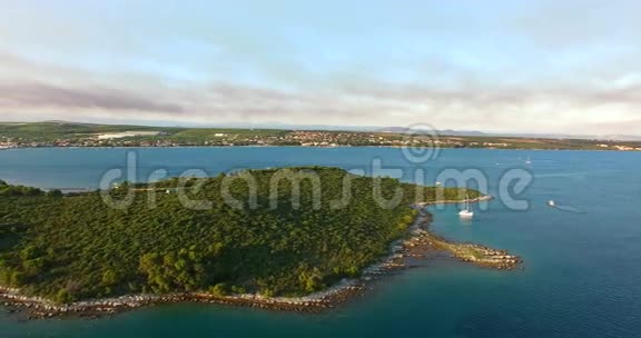 克罗地亚帕斯曼海峡的鸟瞰群岛视频的预览图