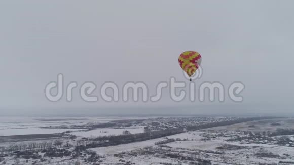 冬天热气球视频的预览图