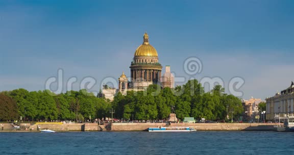 从涅瓦河观赏圣彼得堡圣以撒大教堂俄罗斯视频的预览图
