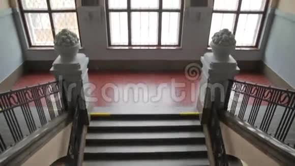 楼梯老建筑视频的预览图