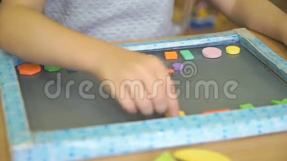 学生学习用颜色和形状计数视频的预览图