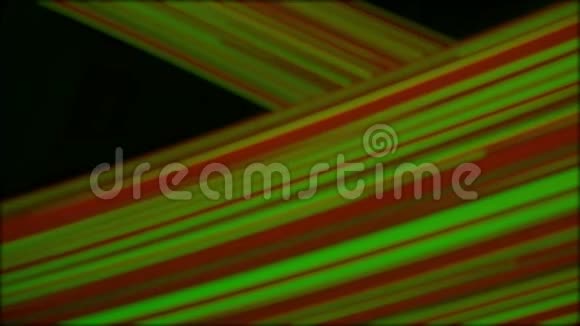 抽象彩色霓虹灯在黑色背景上对角移动无缝环动画照明模糊的红色和视频的预览图