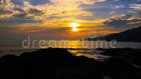4K视频剪辑夏天最美丽的海景在泰国普吉岛视频的预览图