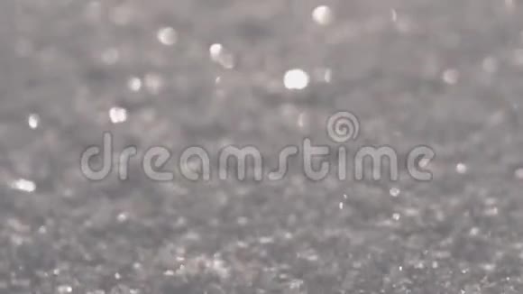 白雪覆盖的田野视频的预览图