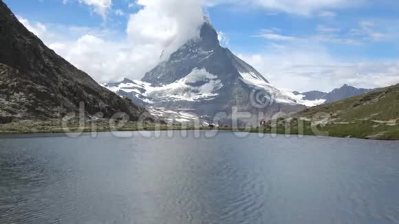 瑞士泽马特雪麦特角峰和斯泰利塞湖的风景视频的预览图