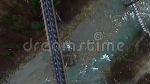 铁路桥过山河视频的预览图