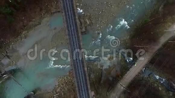 铁路桥过山河视频的预览图