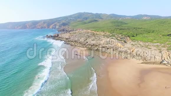 葡萄牙普拉亚达金乔海滩受风筝爱好者欢迎视频的预览图