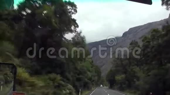 从新西兰的车窗可以看到青山公路视频的预览图