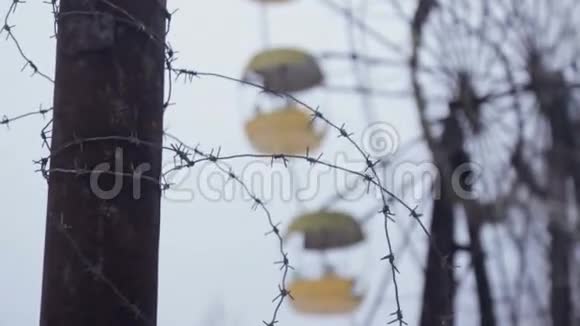 废弃游乐园的摩天轮视频的预览图