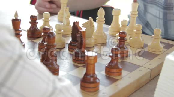 国际象棋比赛的特写视频的预览图