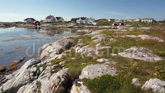 挪威渔村的海滨和海湾视频的预览图